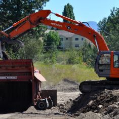 Excavator & Screening Plant